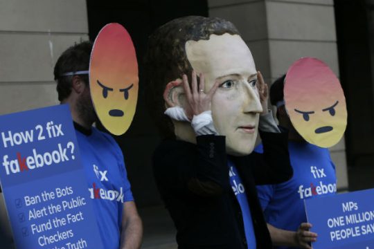 Αποκάλυψη νέας αβάντας του Facebook στην Cambridge Analytica
