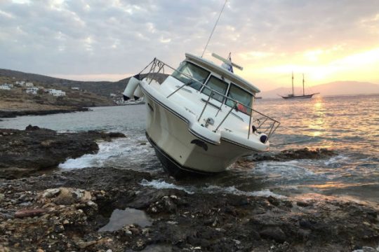 Παράνομα ναυλωμένο το πλοίο που πρασάραξε στη Σίκινο