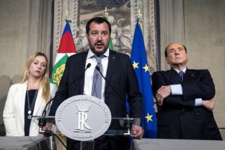 «Γάμος» Λέγκας- «πεντάστερων» με… κουμπάρο τον Μπερλουσκόνι