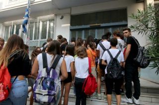 Γραφειοκρατικός λαβύρινθος για την εγγραφή μαθητών