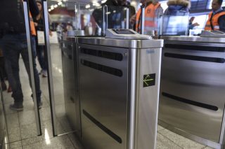 Μικρές οι καθυστερήσεις στις κλειστές πύλες του μετρό