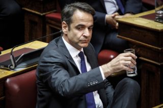 Σαρδάμ και …φιλοφρονήσεις μεταξύ Μητσοτάκη και Βούτση