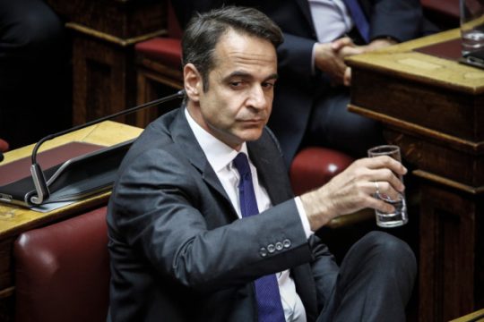 Σαρδάμ και …φιλοφρονήσεις μεταξύ Μητσοτάκη και Βούτση