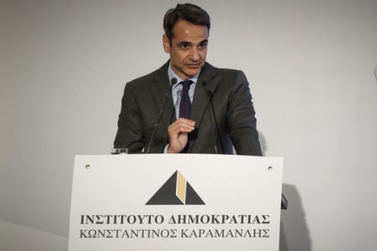 Μοίρασε υποσχέσεις και παροχές