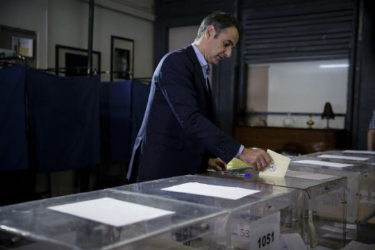 Σε τριπλές εσωκομματικές κάλπες 155.000 μέλη της Ν.Δ.