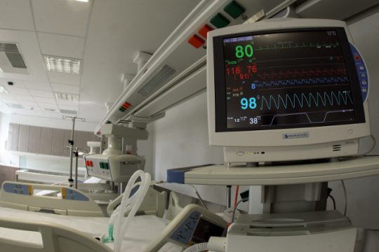 Χανιά: Στην εντατική κοριτσάκι που το πλάκωσε γκαραζόπορτα