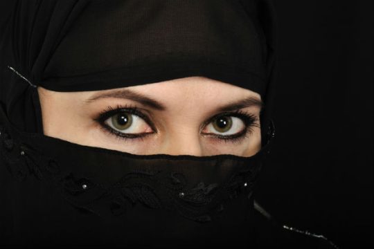 Οι τρεις γάμοι της 18χρονης Καντίτζα που είναι δύο φορές χήρα