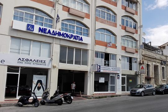 Εξετάζει την παρουσία στη συζήτηση για τη Β΄ Αθηνών η Ν.Δ.