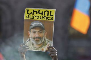 Οι απεργίες λύγισαν την κυβέρνηση