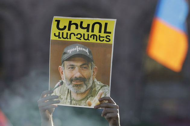 Οι απεργίες λύγισαν την κυβέρνηση