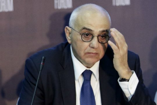 «Να επενδύσει στη χώρα το ελληνικό κεφάλαιο»