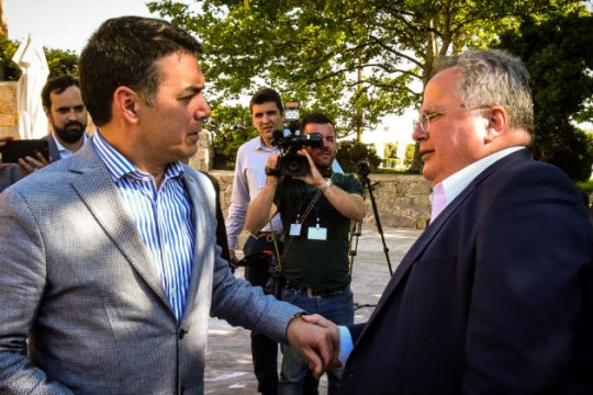 Στους πρωθυπουργούς η σκυτάλη για το Μακεδονικό