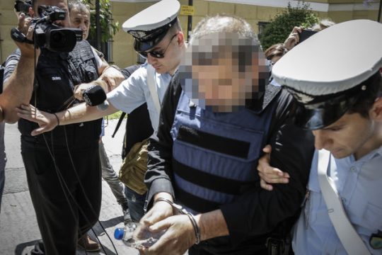 Την κράτηση του οδηγού της νταλίκας που σκόρπισε τον θάνατο στον Κηφισό διέταξαν ανακριτής και εισαγγελέας