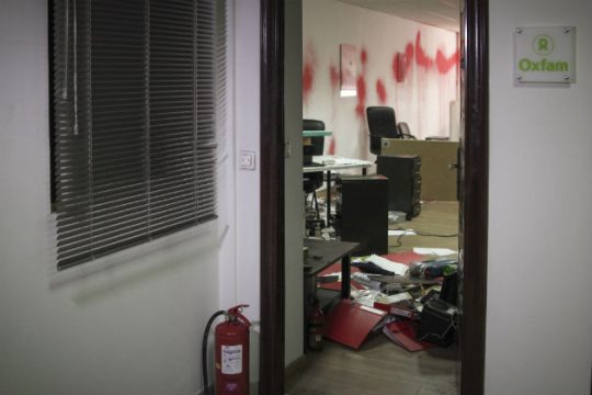 Ο «Ρουβίκωνας» στη βρετανική ΜΚΟ Oxfam