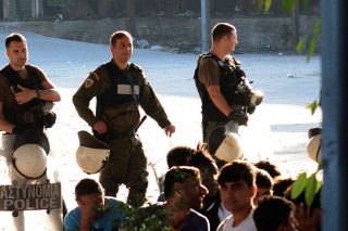 Μην πάτε στην Ευρώπη· μείνετε εδώ που σας δέρνουμε