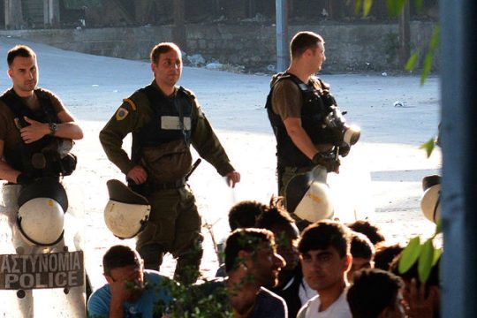 Μην πάτε στην Ευρώπη· μείνετε εδώ που σας δέρνουμε