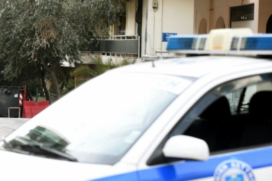 Σκότωσε τη γυναίκα του με μπαλτά