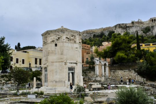 Καλός καιρός με μεμονωμένες βροχές