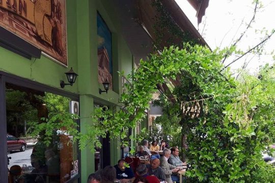 Μεσημεράκι παρέα με τον Πλάτωνα