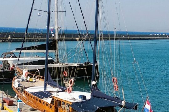 Απαγορευτικό για παράνομα ναυλωμένο σκάφος αναψυχής