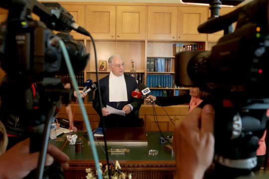 Μια παραίτηση σε ζωντανή σύνδεση