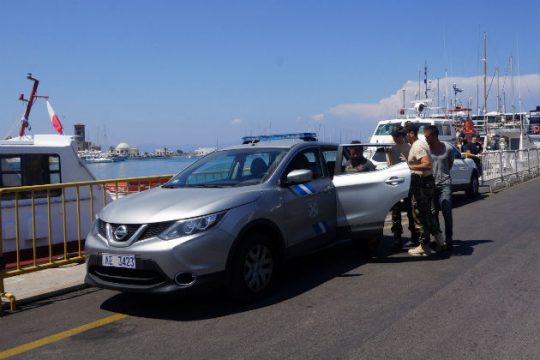 Συνελήφθησαν τρεις ως διακινητές των 53 προσφύγων
