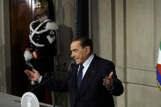 Κυβέρνηση με άγνωστο χ τον Μπερλουσκόνι