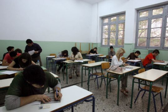 Εξεταστικό στρίμωγμα μαθητών και καθηγητών