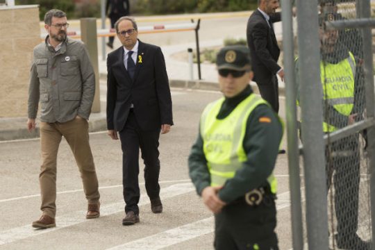 «Ναι» στον πρόεδρο, «όχι» στους υπόδικους υπουργούς