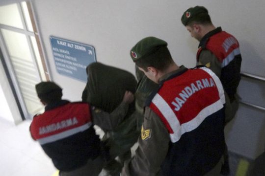 Μετάθεση με νόημα για τους δύο στρατιωτικούς