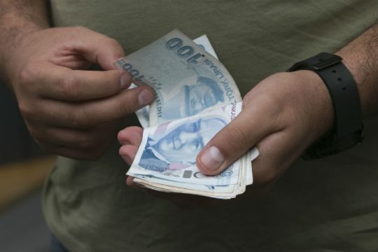 «Ανάπτυξη» με κάθε τρόπο;