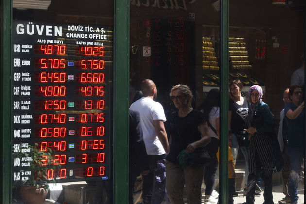 «Πατερίτσα» για την τουρκική λίρα