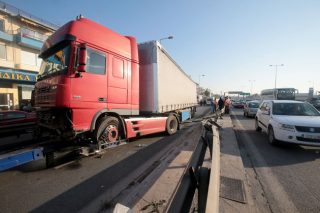 Ποινική δίωξη για κακούργημα στον οδηγό της νταλίκας