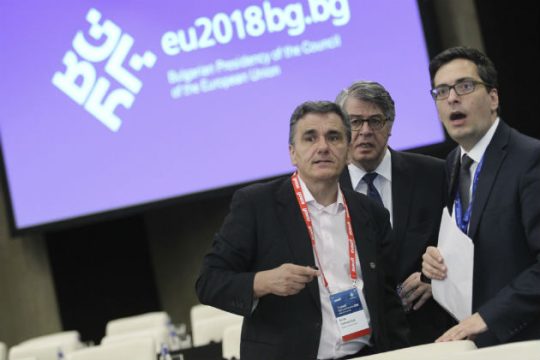 Ελάφρυνση χρέους και αυστηρή εποπτεία πάνε μαζί