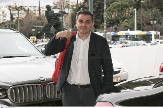 Στη ζυγαριά τα υπέρ και τα κατά ενός ενδεχόμενου διαζυγίου με το ΔΝΤ