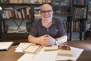 «Είναι αμόρφωτοι όσοι ξεχνάνε την καταγωγή τους»