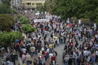 «Είμαστε χιλιάδες! Ακούει κανείς;»