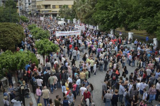 «Είμαστε χιλιάδες! Ακούει κανείς;»