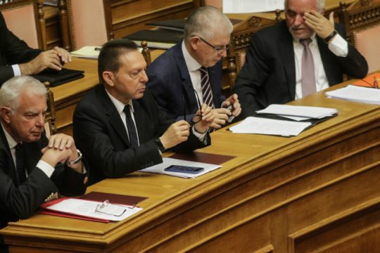 Κόντρες και αποχωρήσεις στην Ολομέλεια για το σκάνδαλο Novartis