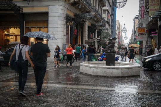 Βροχές και μικρή πτώση της θερμοκρασίας