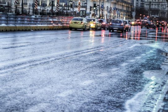 Λασποβροχές και σποραδικές καταιγίδες