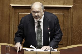 «Τα πλεονάσματα πρέπει να αναθεωρηθούν εφόσον γίνει ρύθμιση του χρέους»