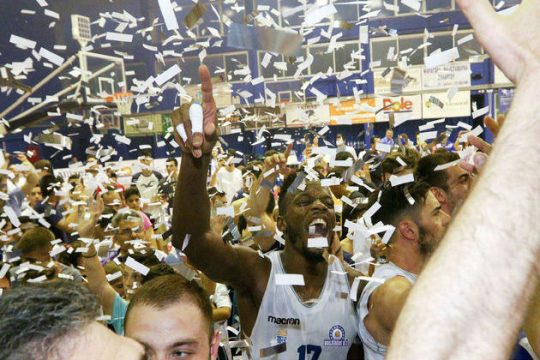 Στα σαλόνια με «σκούπα»
