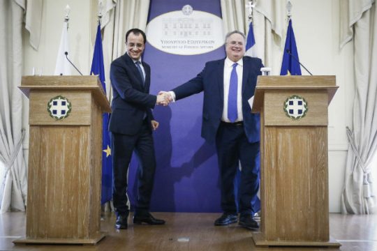 Στην Κύπρο ο Ν. Κοτζιάς εν όψει της αυριανής συνόδου