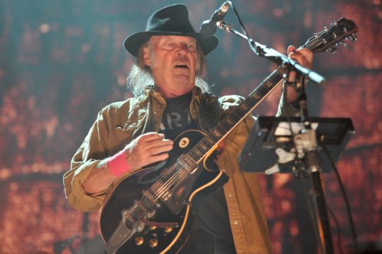 Ο Neil Young συναντήθηκε ξανά επί σκηνής με τους Crazy Horse