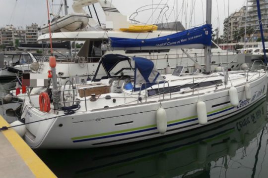 Απαγορεύτηκε ο απόπλους γιοτ από τη Μαρίνα Ζέας