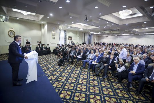 Μέτωπο «γαλάζιων» αυτοδιοικητικών υπέρ δημοψηφίσματος