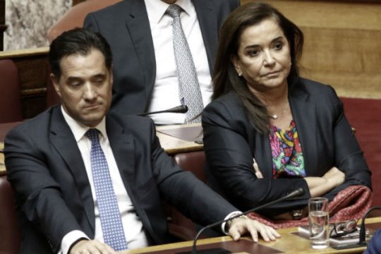 «Αδειάζει» τον Αδωνη η Ντόρα