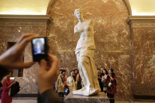 «Η Αφροδίτη της Μήλου κρατούσε το χρυσό μήλο του Πάρη»