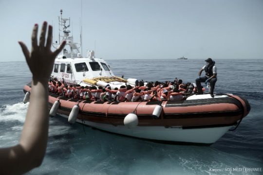 Η Ισπανία προετοιμάζεται για τους πρόσφυγες και επιτίθεται στη Ρώμη